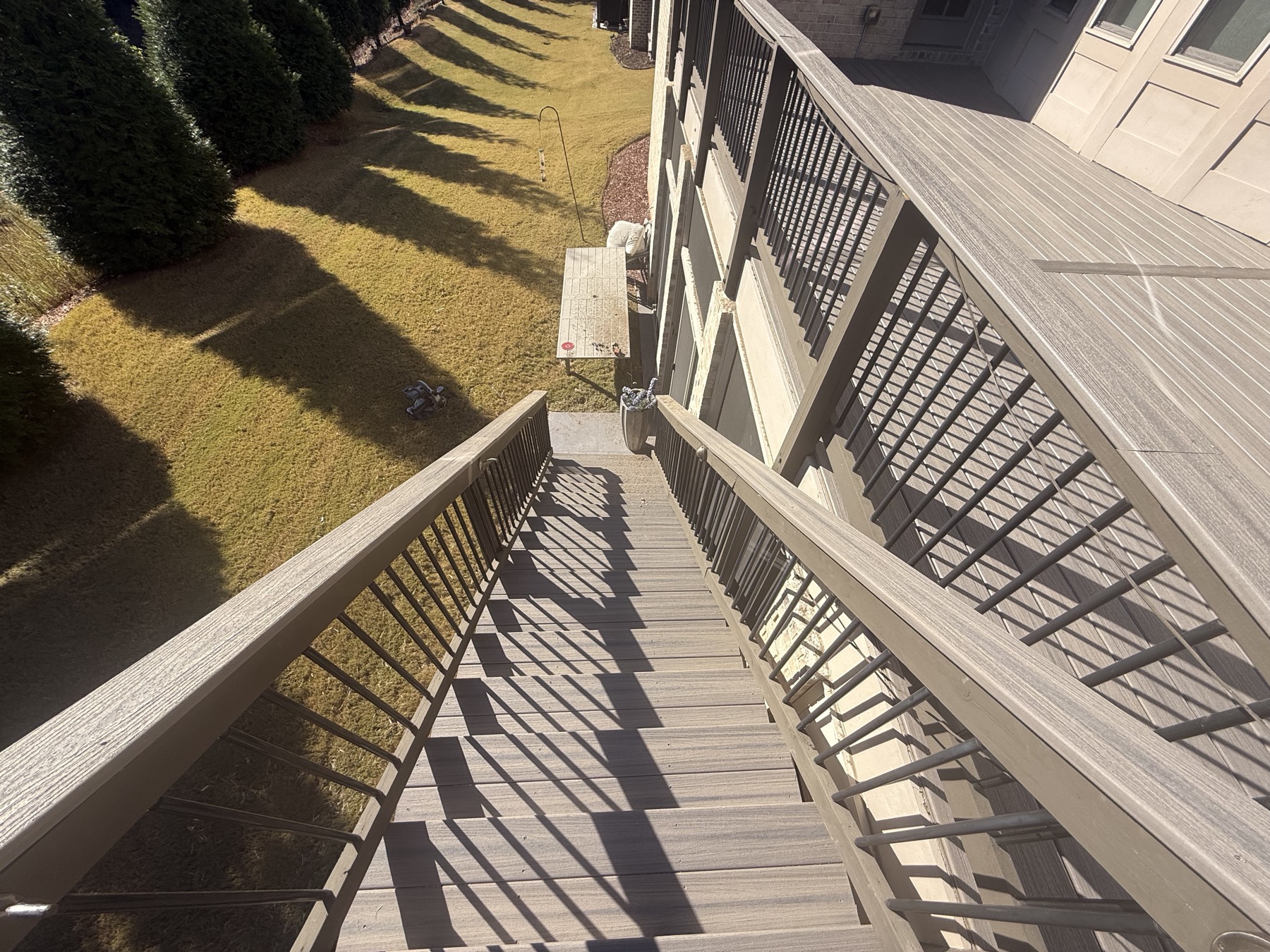 Elevated deck corner with cable railing