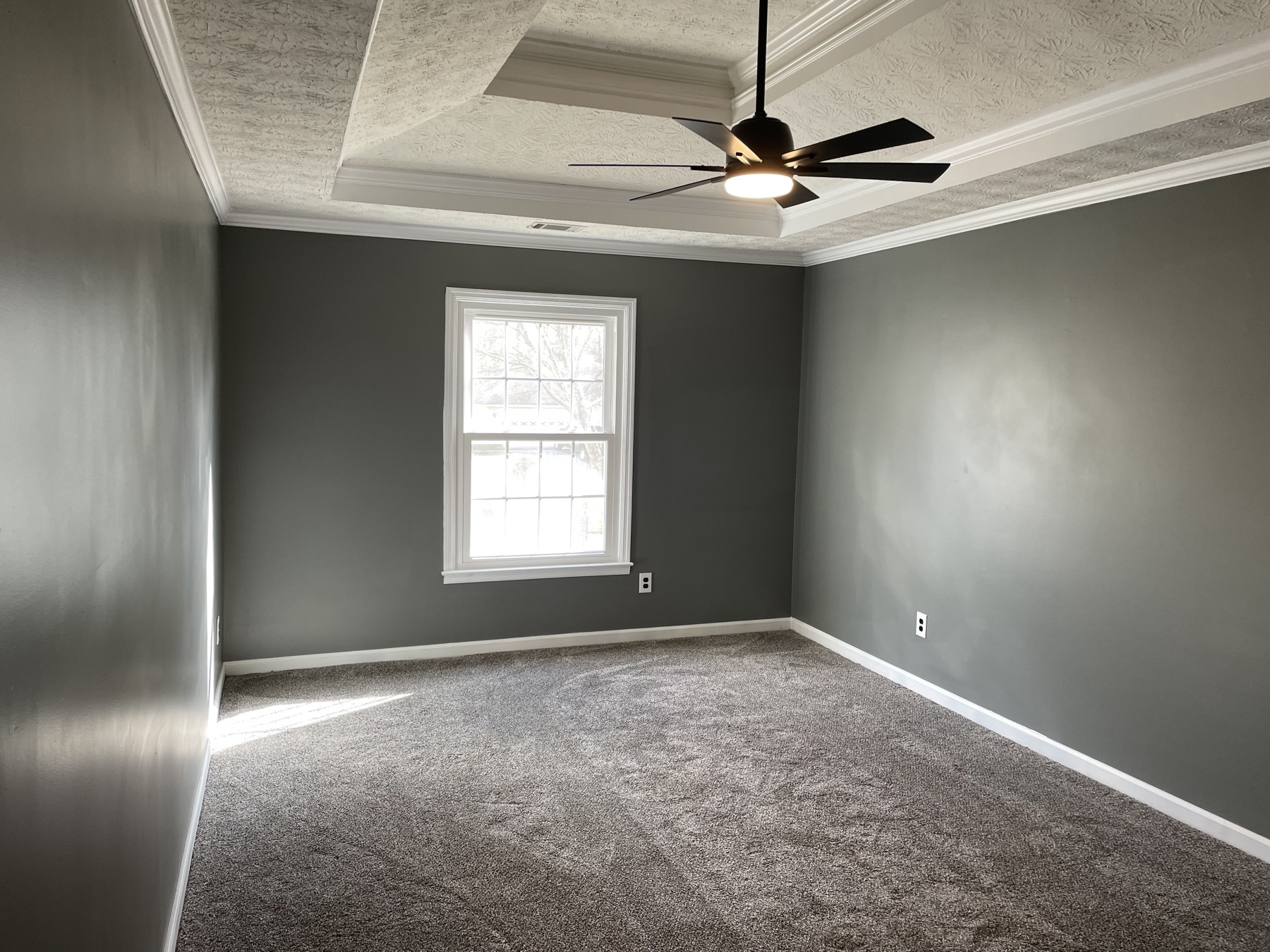 Finished two-story foyer